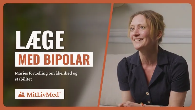 Marie smiler ved siden af teksten “Læge med bipolar”.