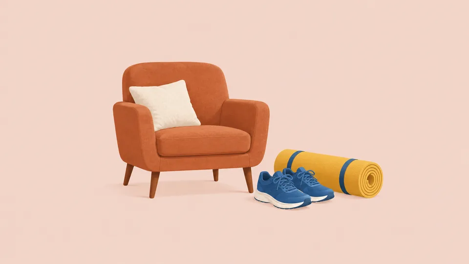 Orange stol med hvid pude, blå løbesko og gul yogamåtte på lyserød baggrund.
